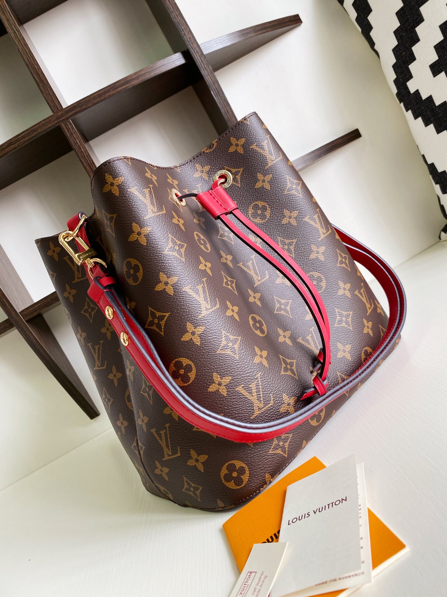 LOUIS VUITTON NÉONOÉ RED M44021 - Image 2