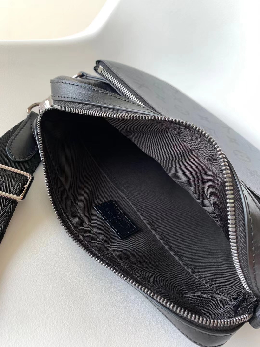 LOUIS VUITTON TRIO MESSENGER BAG 24CM M69443 - Image 6