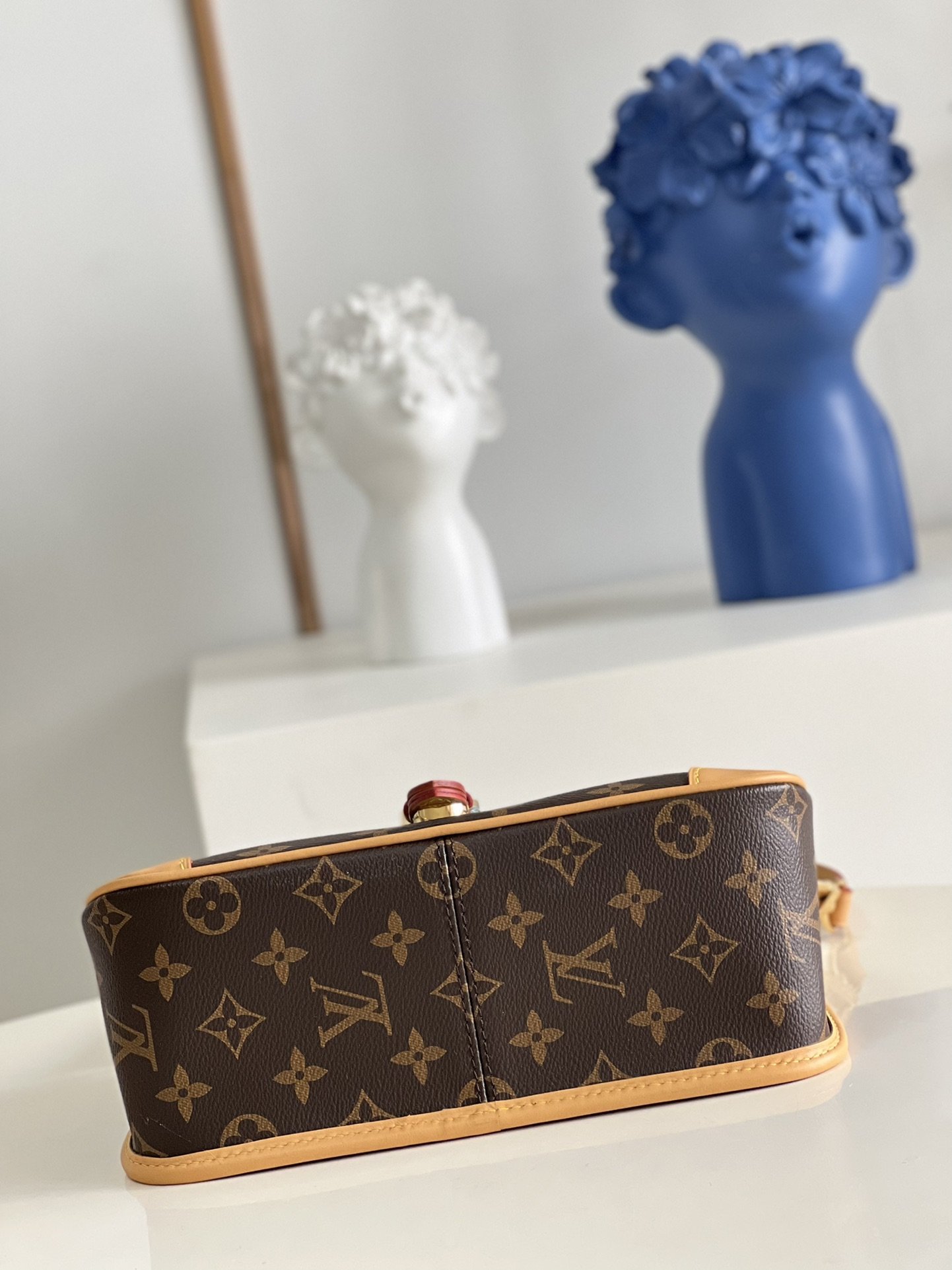 LOUIS VUITTON DIANE BLACK M45985 - Image 4