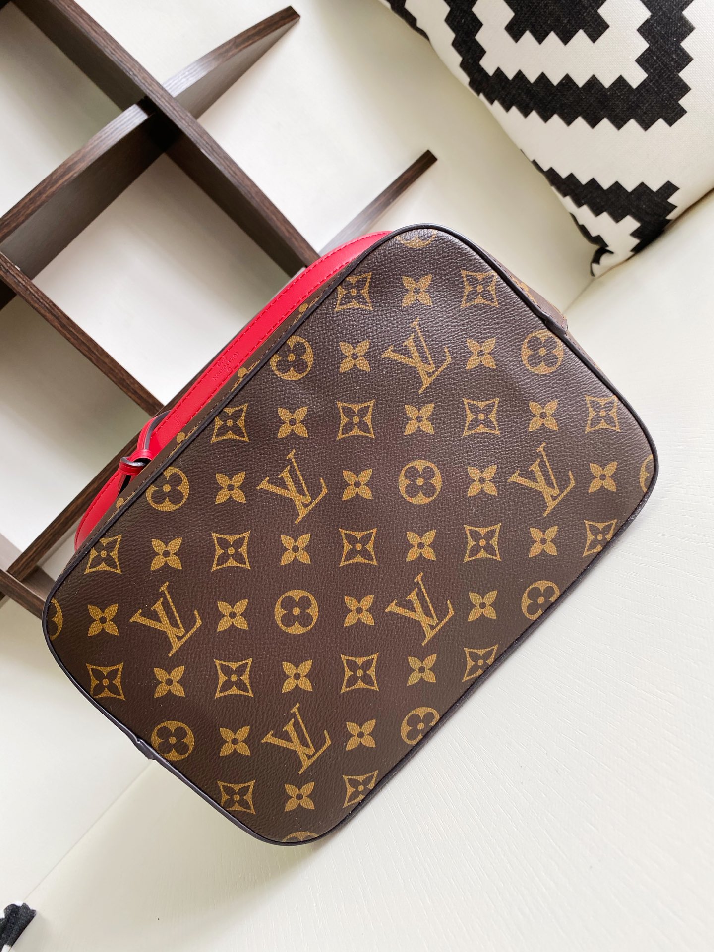 LOUIS VUITTON NÉONOÉ RED M44021 - Image 3