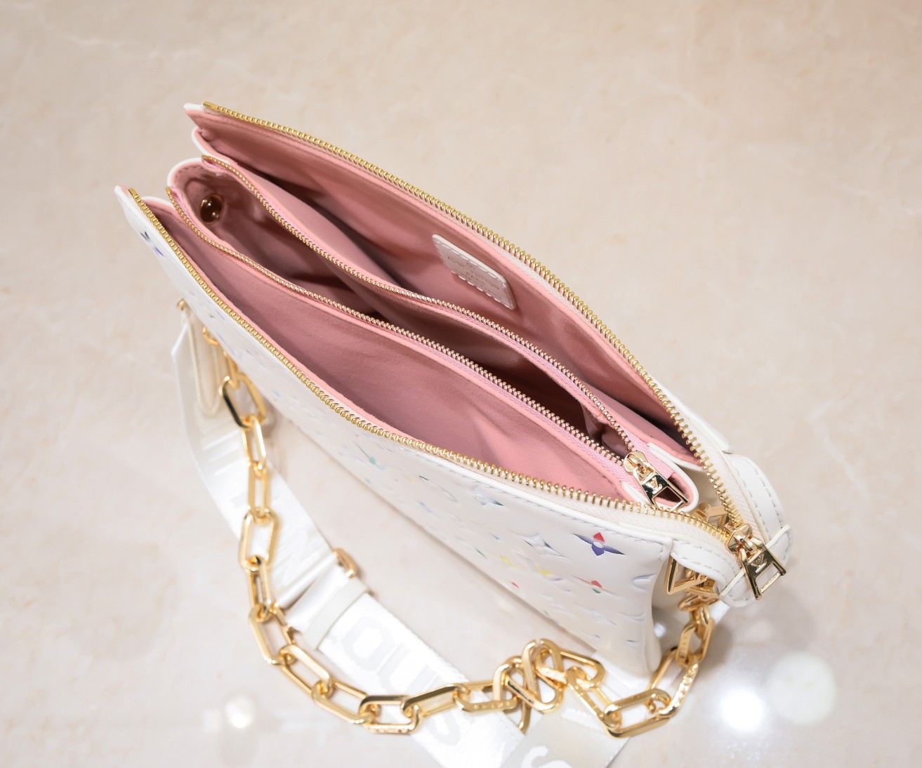 LOUIS VUITTON BOLSO COUSSIN PM WHITE 26CM M21209 - Image 3