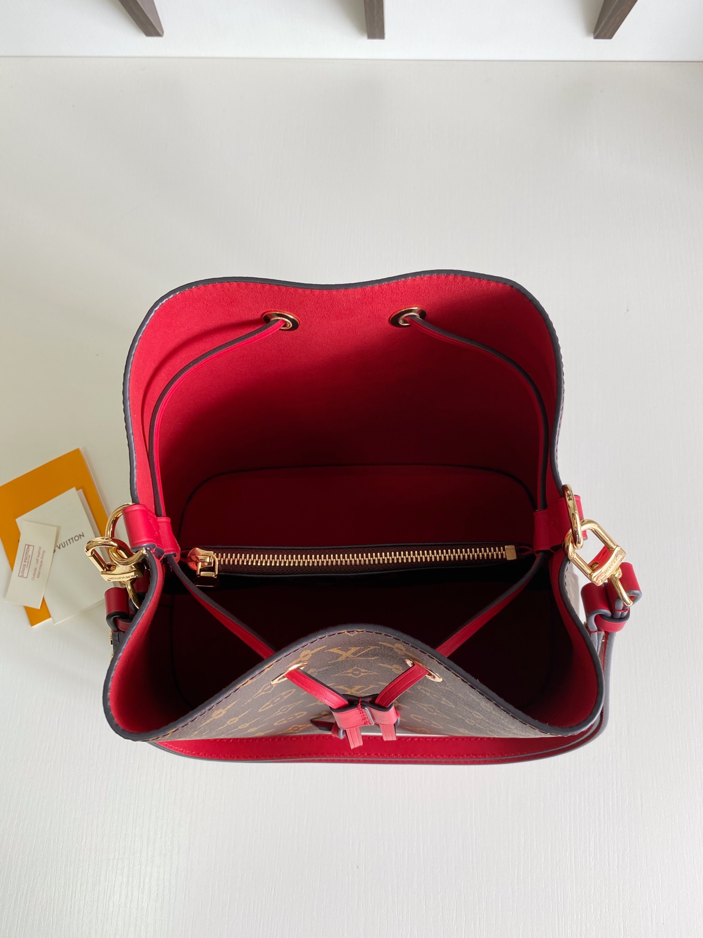 LOUIS VUITTON NÉONOÉ RED M44021 - Image 5