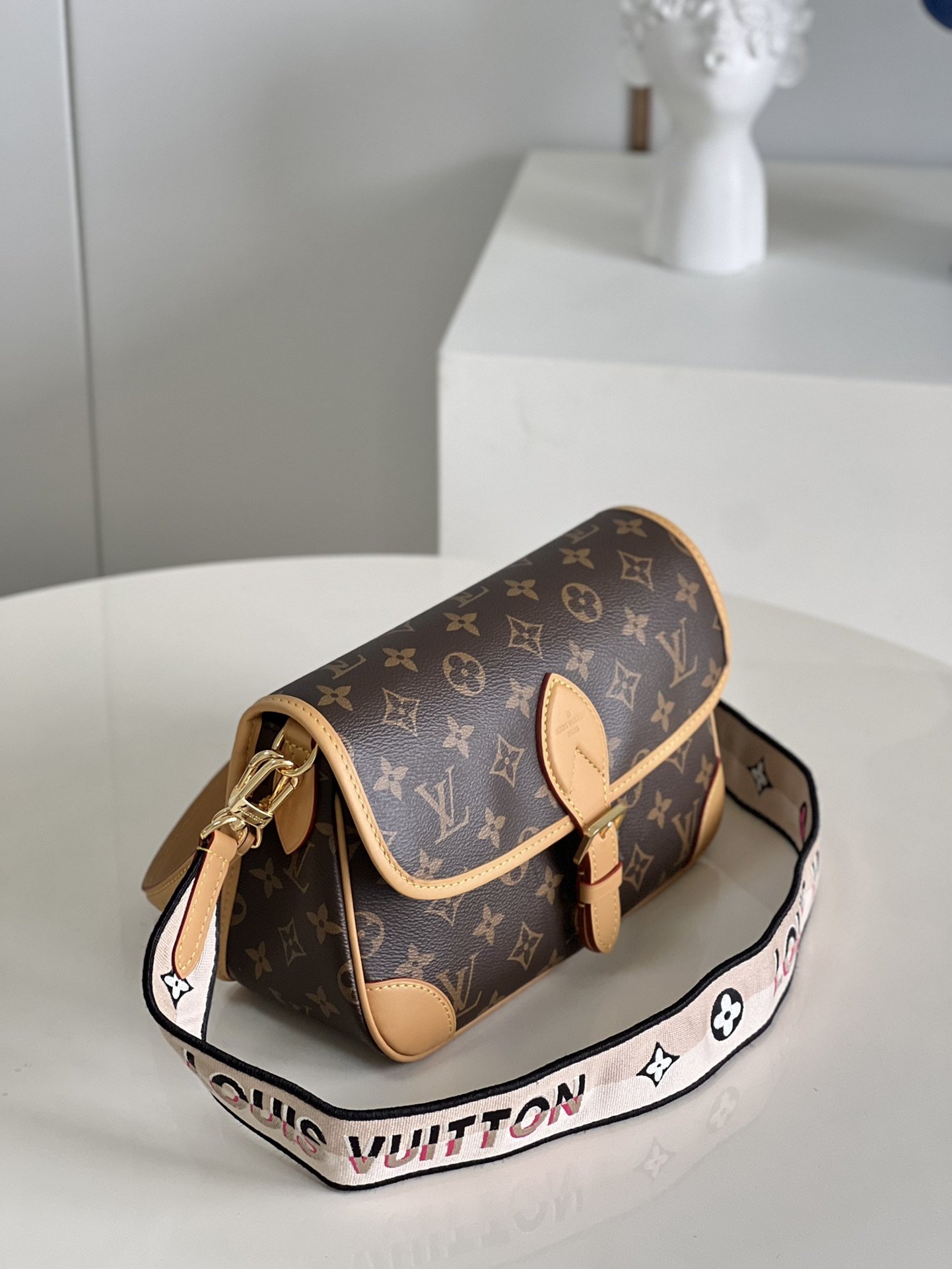 LOUIS VUITTON DIANE BLACK M45985 - Image 6