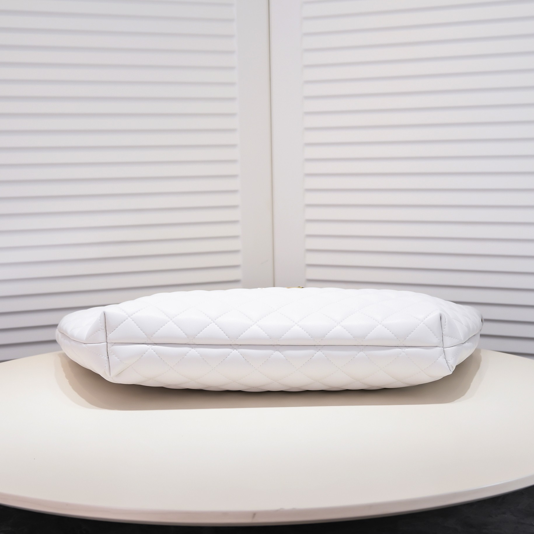 SAINT LAURENT ICARE MAXI SHOPPING BAG IN QUILTED 58CM WHITE 698651AAANG1000 - Image 4