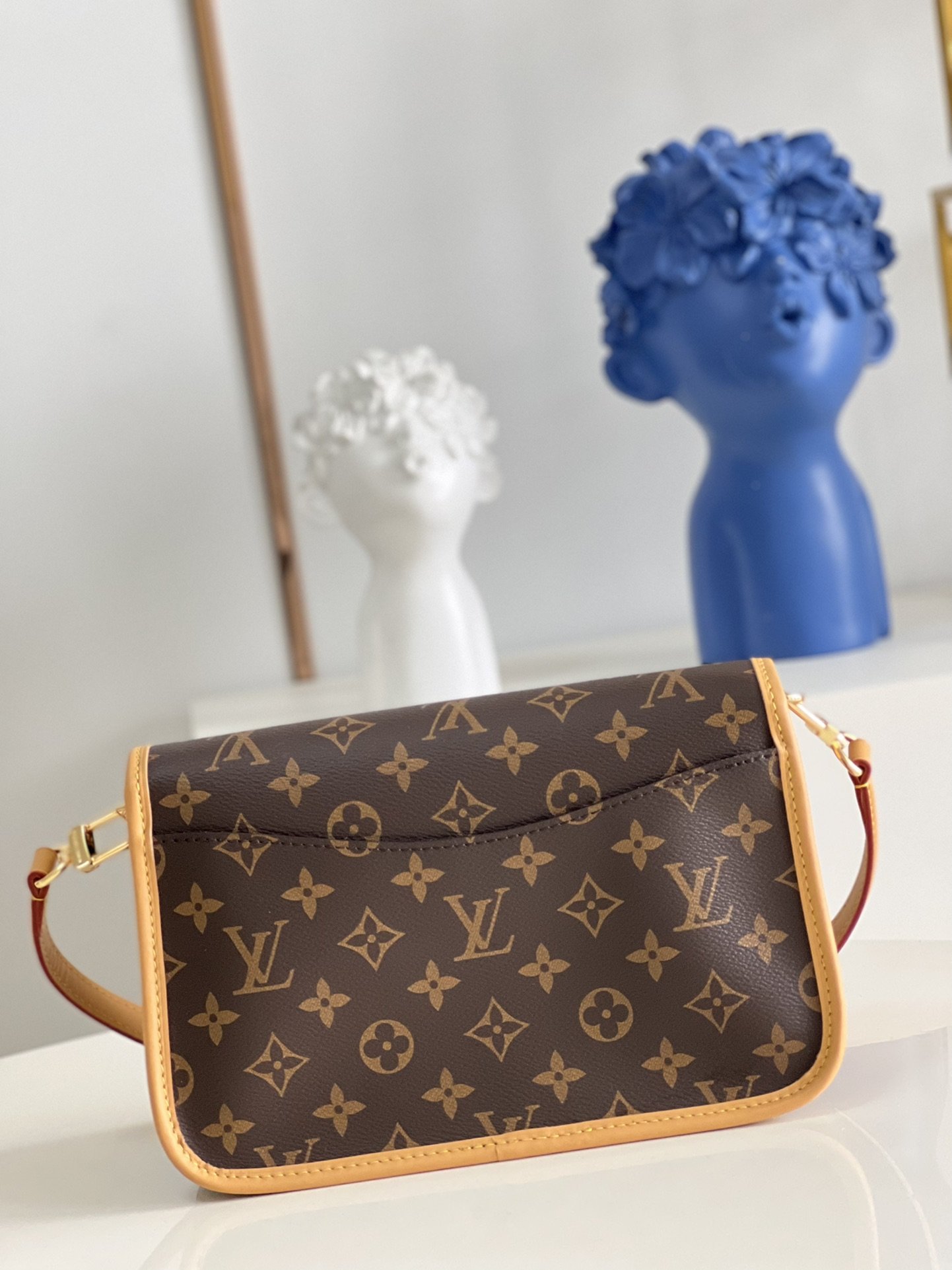 LOUIS VUITTON DIANE BLACK M45985 - Image 5