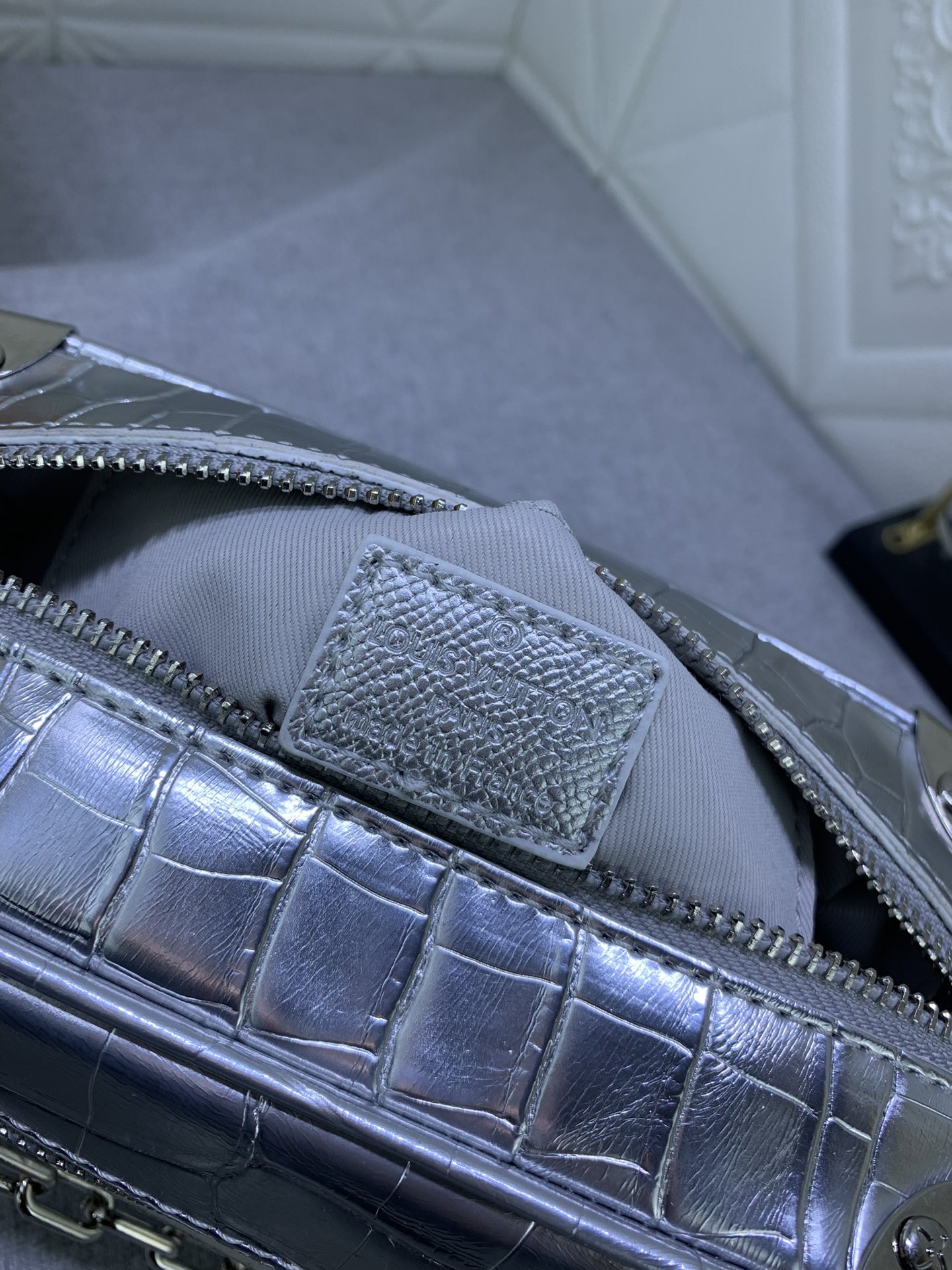 LOUIS VUITTON MINI SOFT TRUNK CROCODILIAN SILVER LEATHER 18.5CM N80956 - Image 3