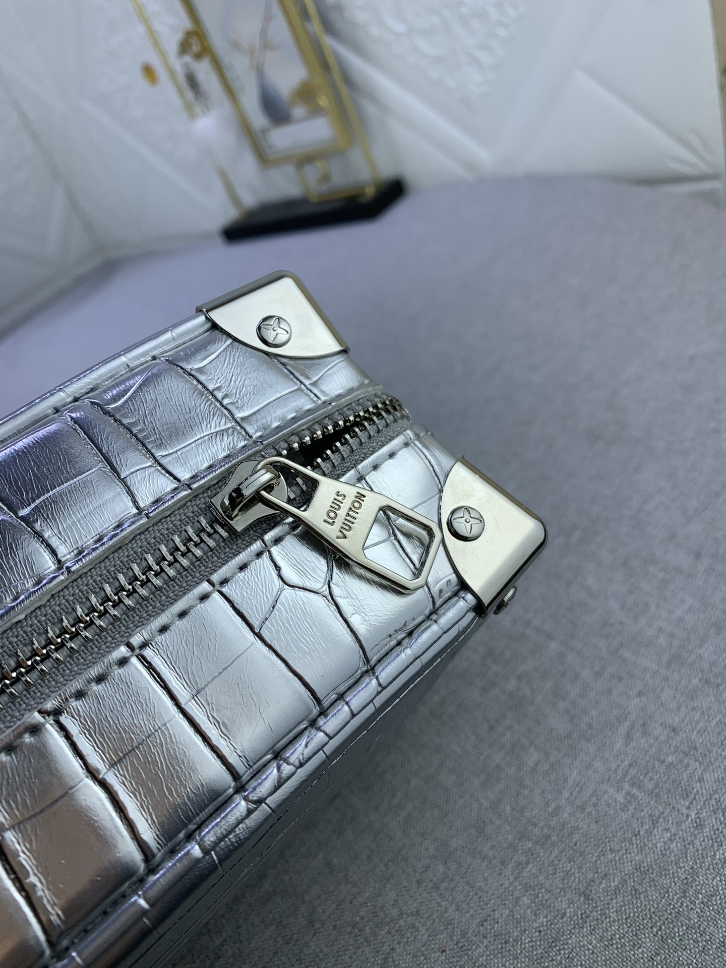 LOUIS VUITTON MINI SOFT TRUNK CROCODILIAN SILVER LEATHER 18.5CM N80956 - Image 4