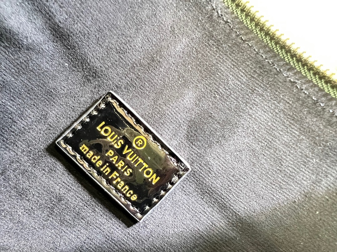 LOUIS VUITTON COUSSIN PM BAG GREEN 26CM M20565 - Image 8