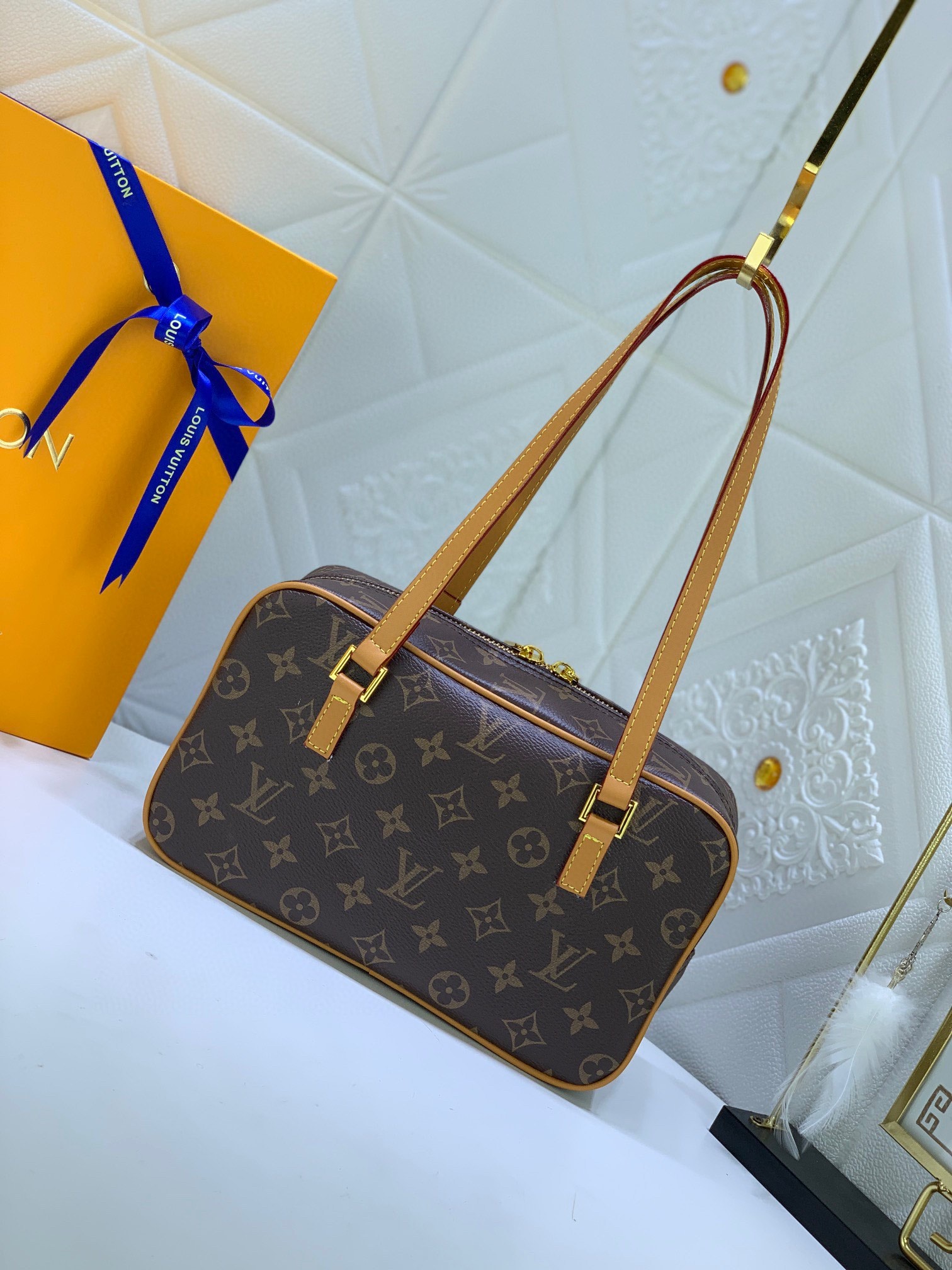 LOUIS VUITTON MONOGRAM POCHETTE CITE SHOULDER BAG 26CM M51182 - Image 5