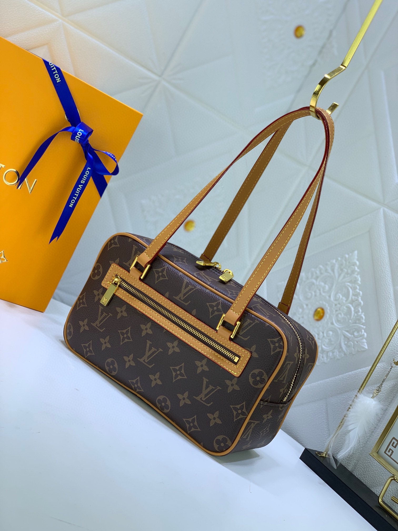 LOUIS VUITTON MONOGRAM POCHETTE CITE SHOULDER BAG 26CM M51182 - Image 4