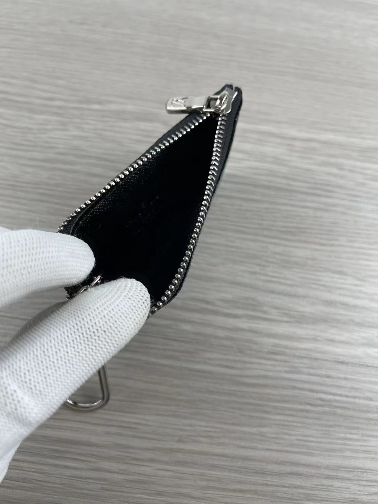 LOUIS VUITTON MONOGRAM KEY POUCH BLACK M62650 - Image 3