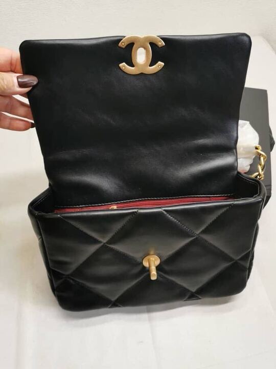 CHANEL 19 FLAP BAG IN GOLD 26CM - Image 6