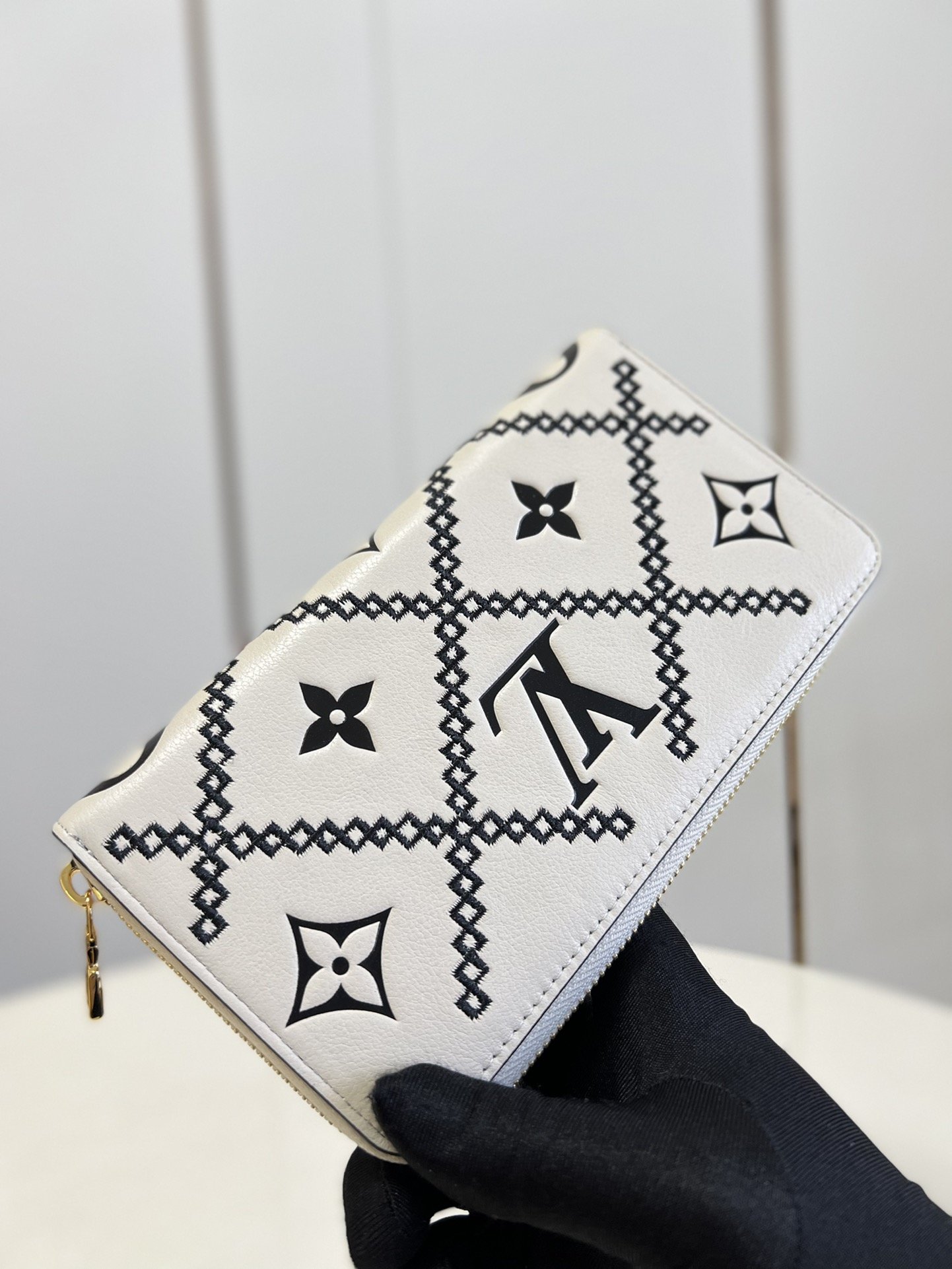 LOUIS VUITTON ZIPPY WALLET BEIGE M81138 - Image 4