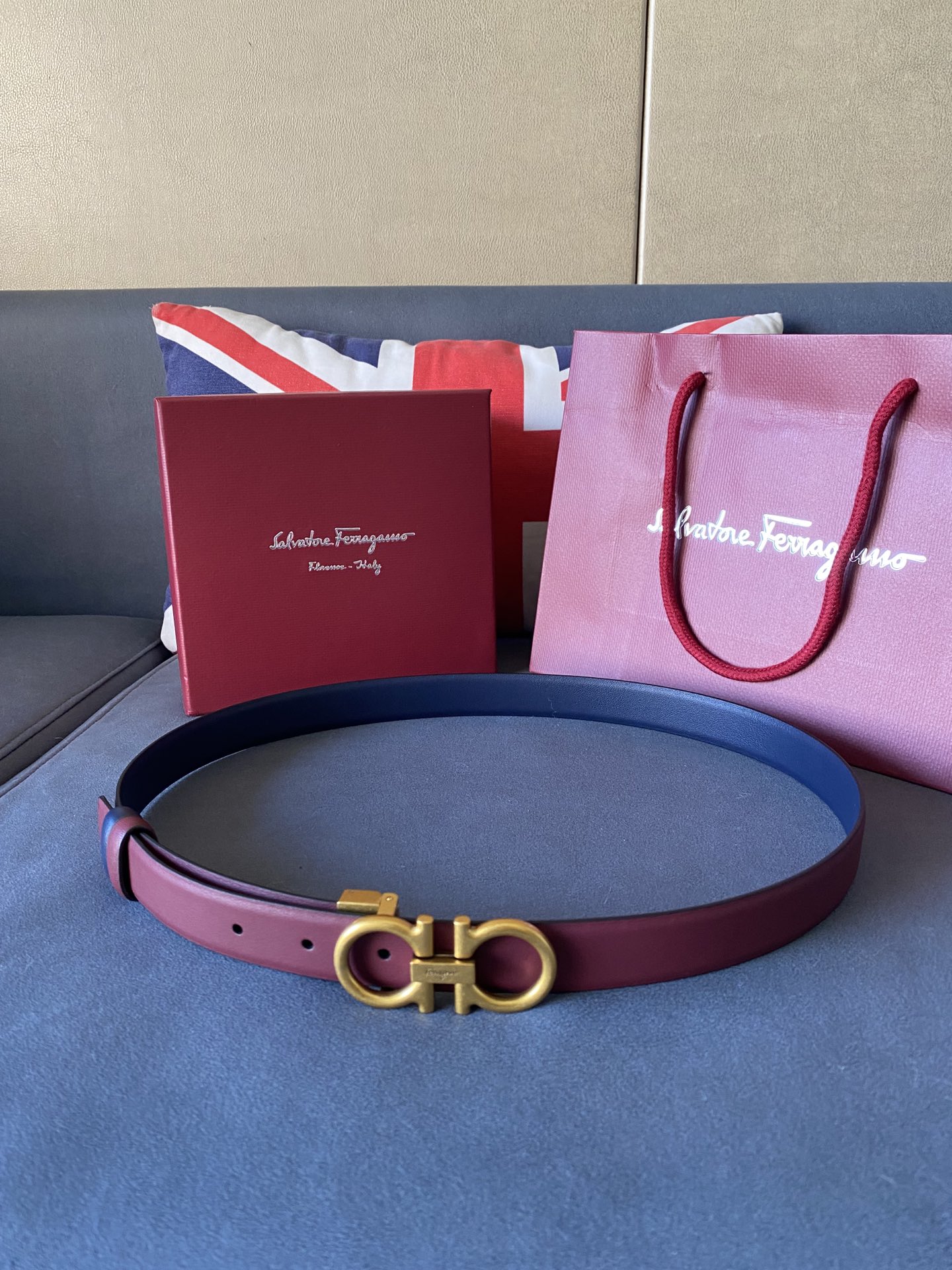 SALVATORE FERRAGAMO GANCINI PLUM RED LEATHER BELT WITH GOLD METAL BUCKLE 2.5CM - Image 6