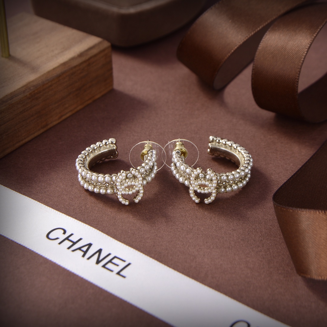 CHANEL METAL STRASS EARRINGS - Image 6