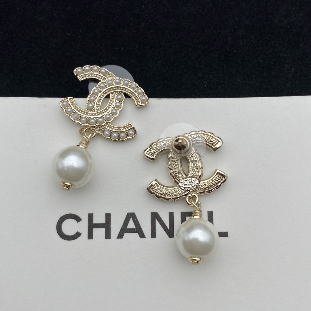 CHANEL CC PEARL GOLD EARRINGS - Image 2