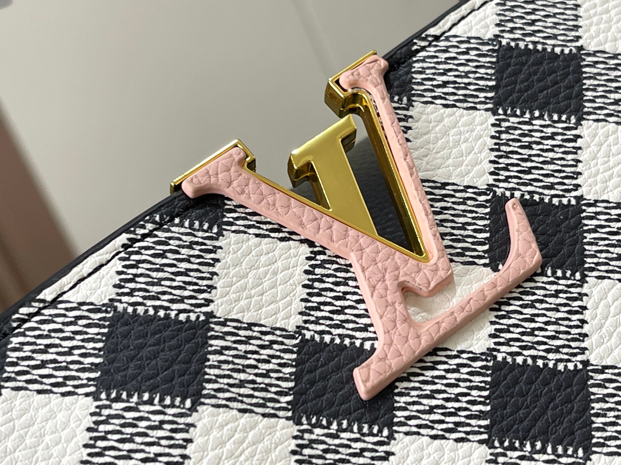 LOUIS VUITTON CAPUCINES BLACK 32CM M20716 - Image 6