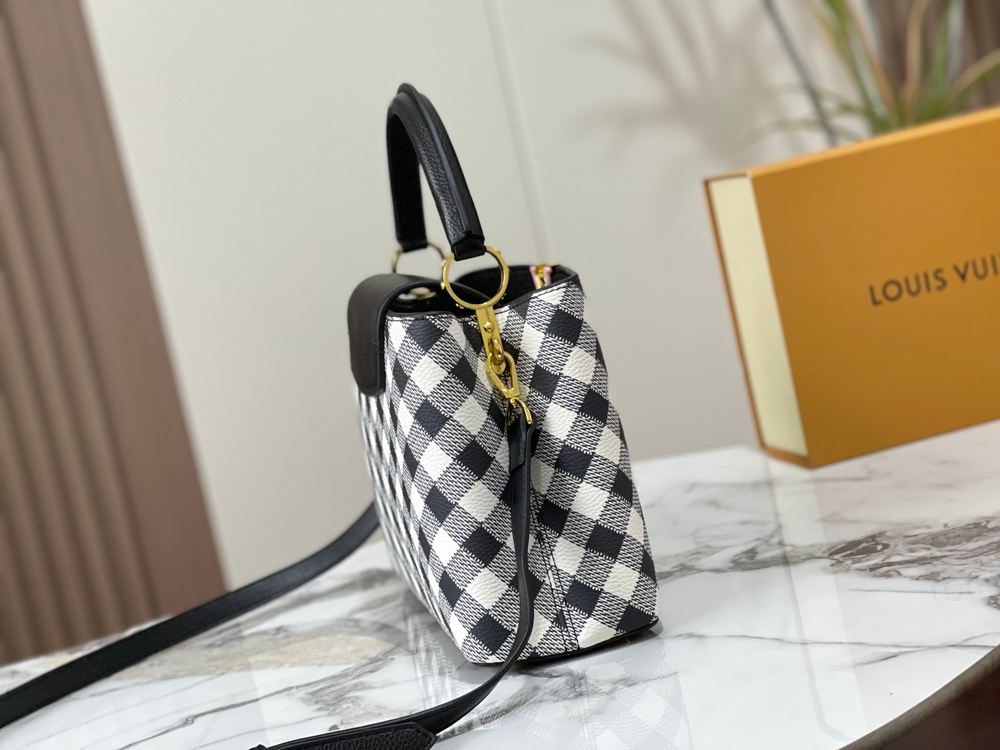 LOUIS VUITTON CAPUCINES BLACK 32CM M20716 - Image 9