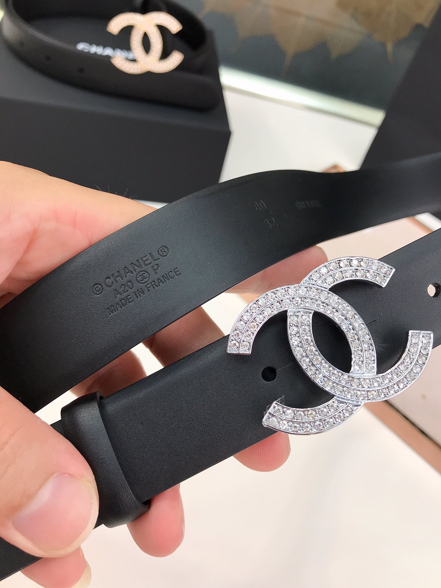 CHANEL PEARL CRYSTAL SILVER QUEEN OF FRANCE CC BELT 28MM - Image 4