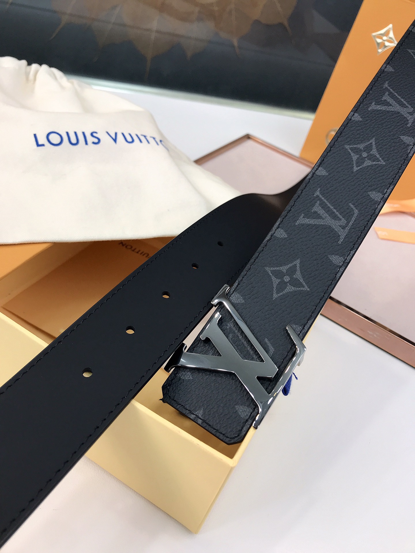 LOUIS VUITTON LV INITIALES REVERSIBLE BELT MONOGRAM ECLIPSE SILVER METAL 4CM - Image 4