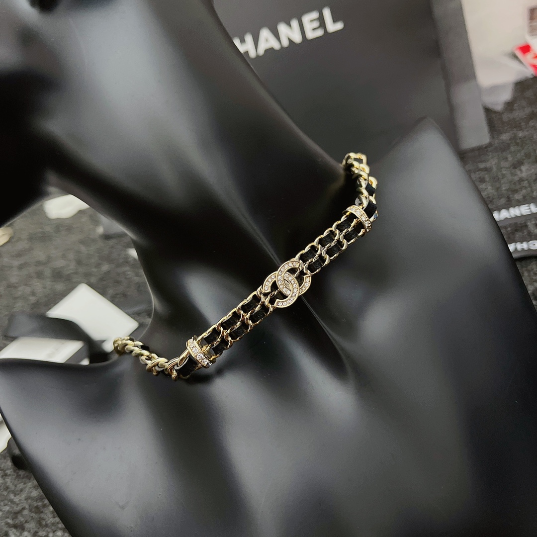 CHANEL NECKLACE - Image 2