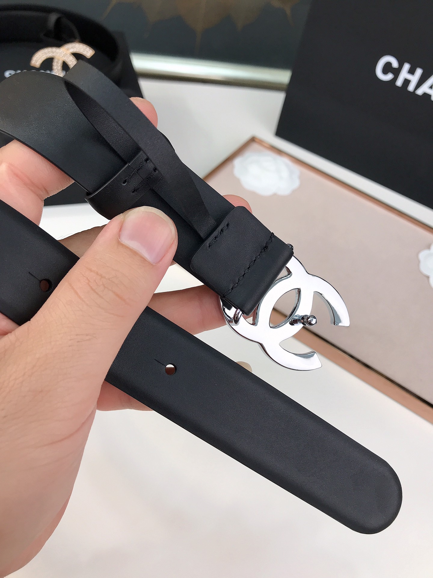 CHANEL PEARL CRYSTAL SILVER QUEEN OF FRANCE CC BELT 28MM - Image 2