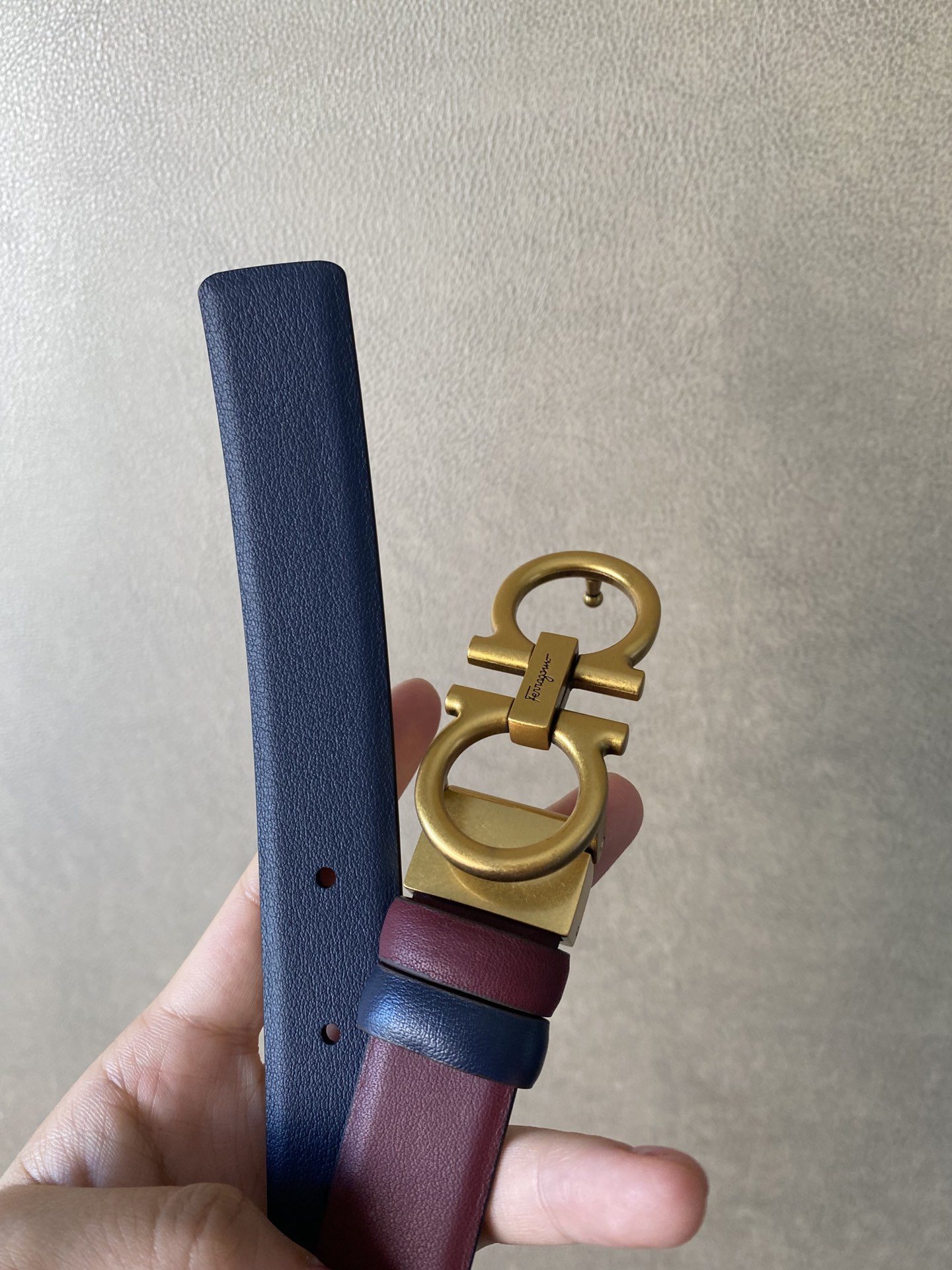 SALVATORE FERRAGAMO GANCINI PLUM RED LEATHER BELT WITH GOLD METAL BUCKLE 2.5CM - Image 4