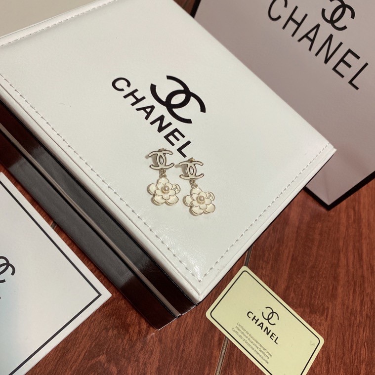 CHANEL FLOWER WHITE EARRINGS