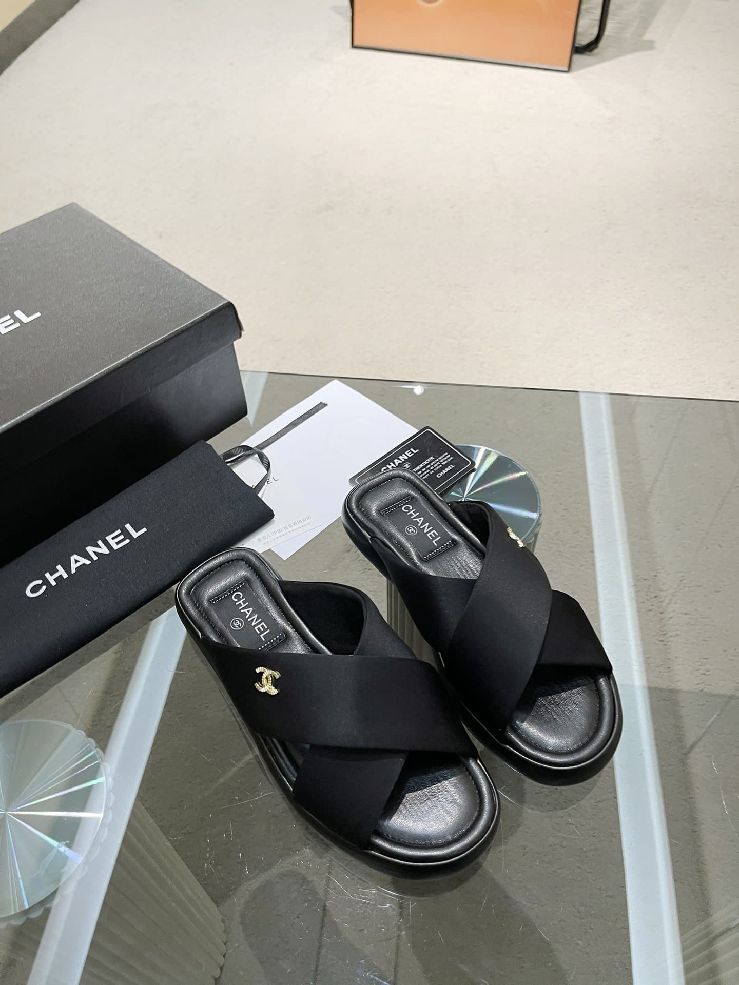 CHANEL CC LOGO CRISS CROSS SLIDES BLACK - Image 8
