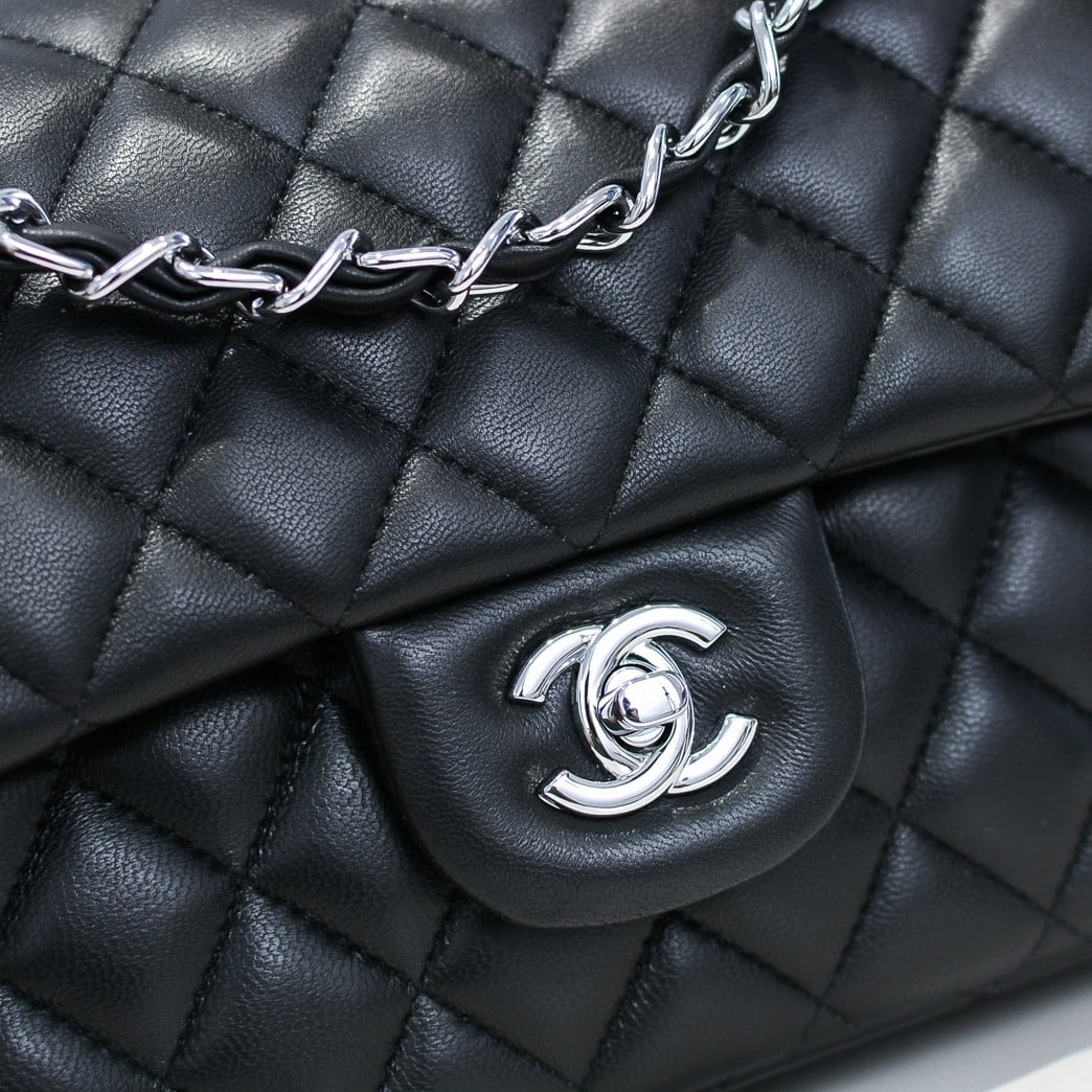 CHANEL CLASSIC FLAP BAG BLACK LEATHER - Image 4