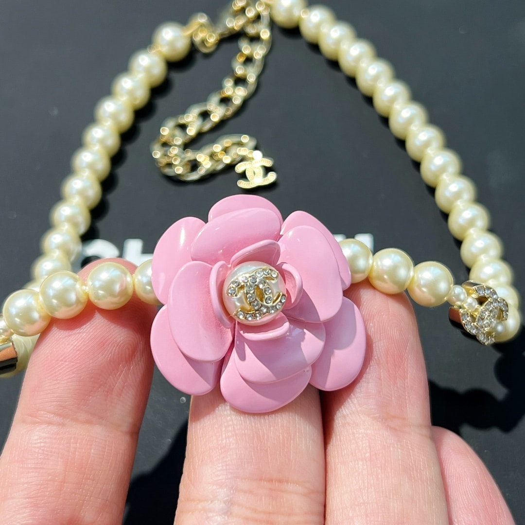 CHANEL PEARL AND CAMÉLIA NECKLACE - Image 5