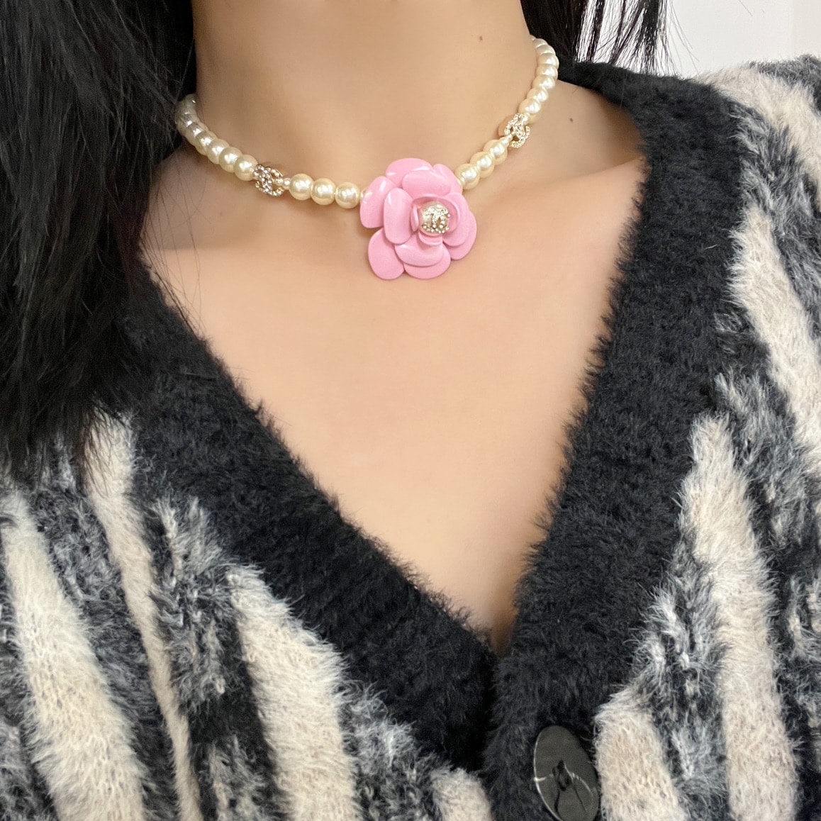 CHANEL PEARL AND CAMÉLIA NECKLACE - Image 7