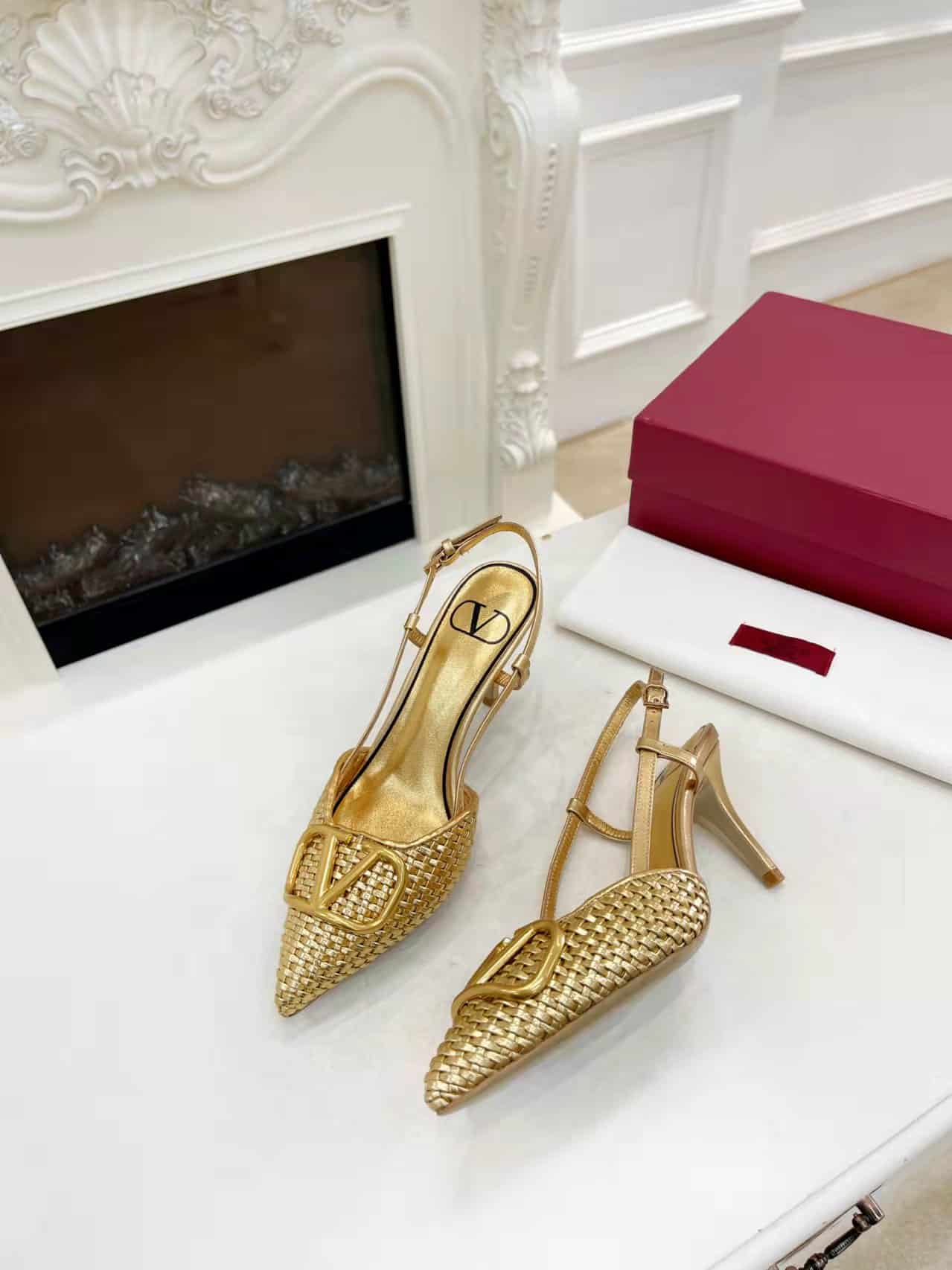 VALENTINO GARAVANI VLOGO WOVEN LEATHER SLINGBACK PUMPS GOLD - Image 4