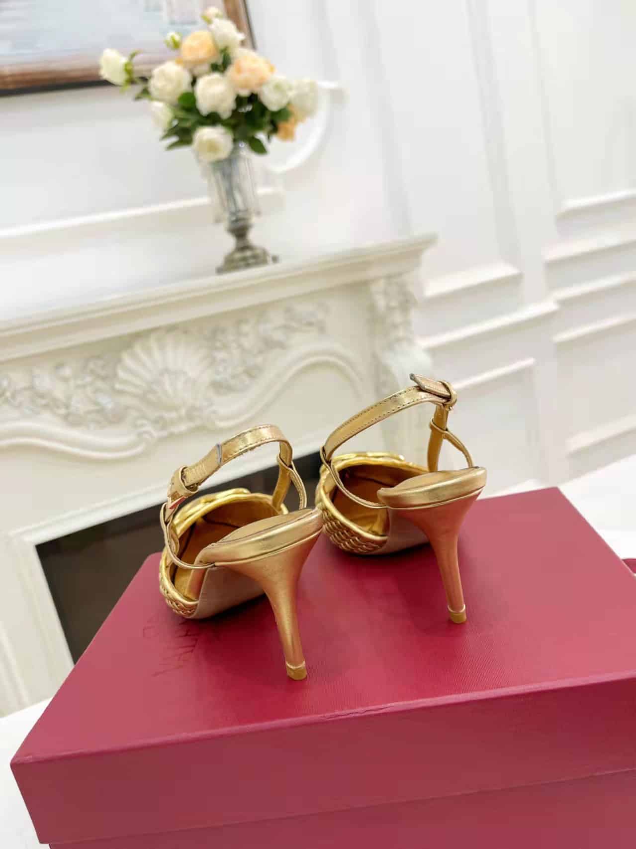 VALENTINO GARAVANI VLOGO WOVEN LEATHER SLINGBACK PUMPS GOLD - Image 6