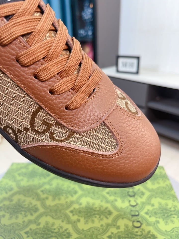 GUCCI GG CANVAS AND LEATHER LOW TOP SNEAKERS BROWN - Image 2