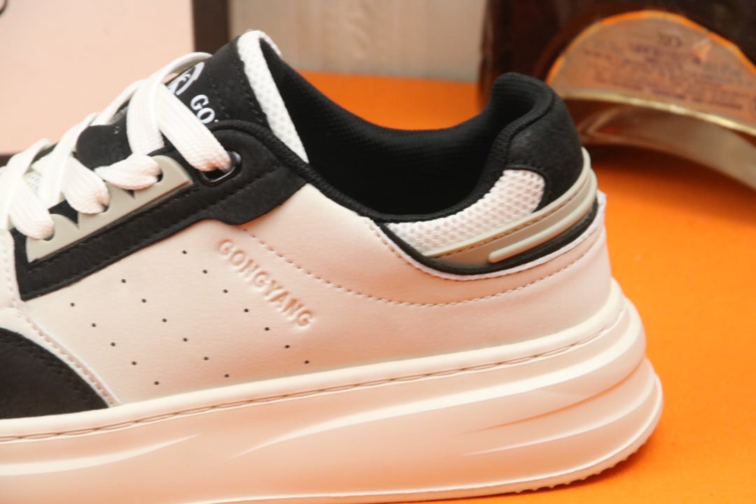 GUCCI GG SNEAKER LEATHER IN WHITE AND BLACK - Image 8