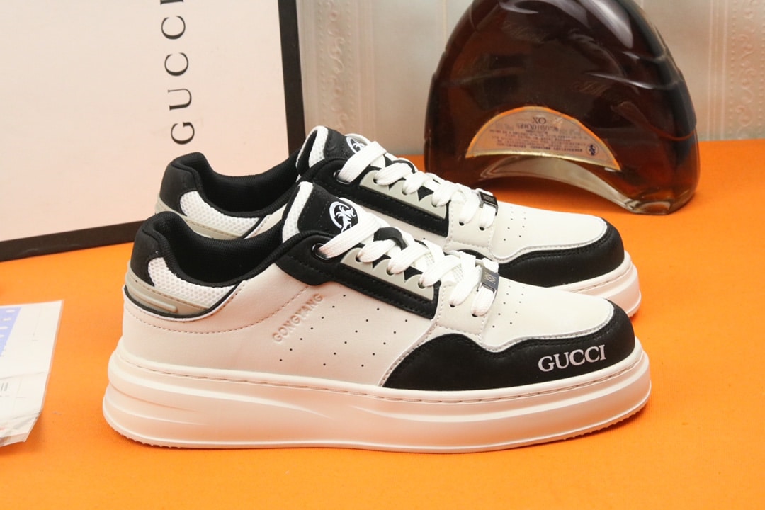 GUCCI GG SNEAKER LEATHER IN WHITE AND BLACK - Image 2