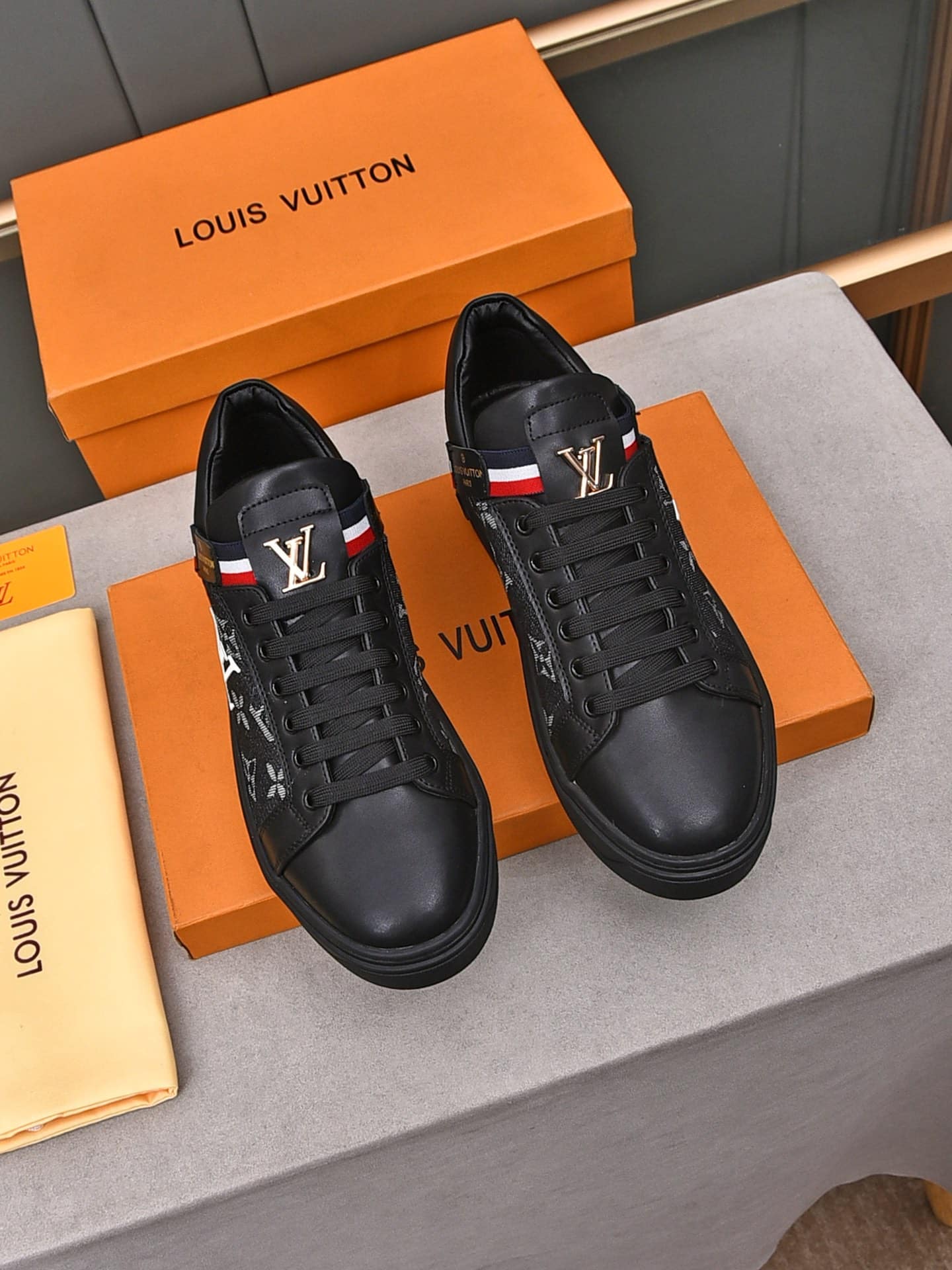 LOUIS VUITTON TRAINER BLACK DENIM - Image 2