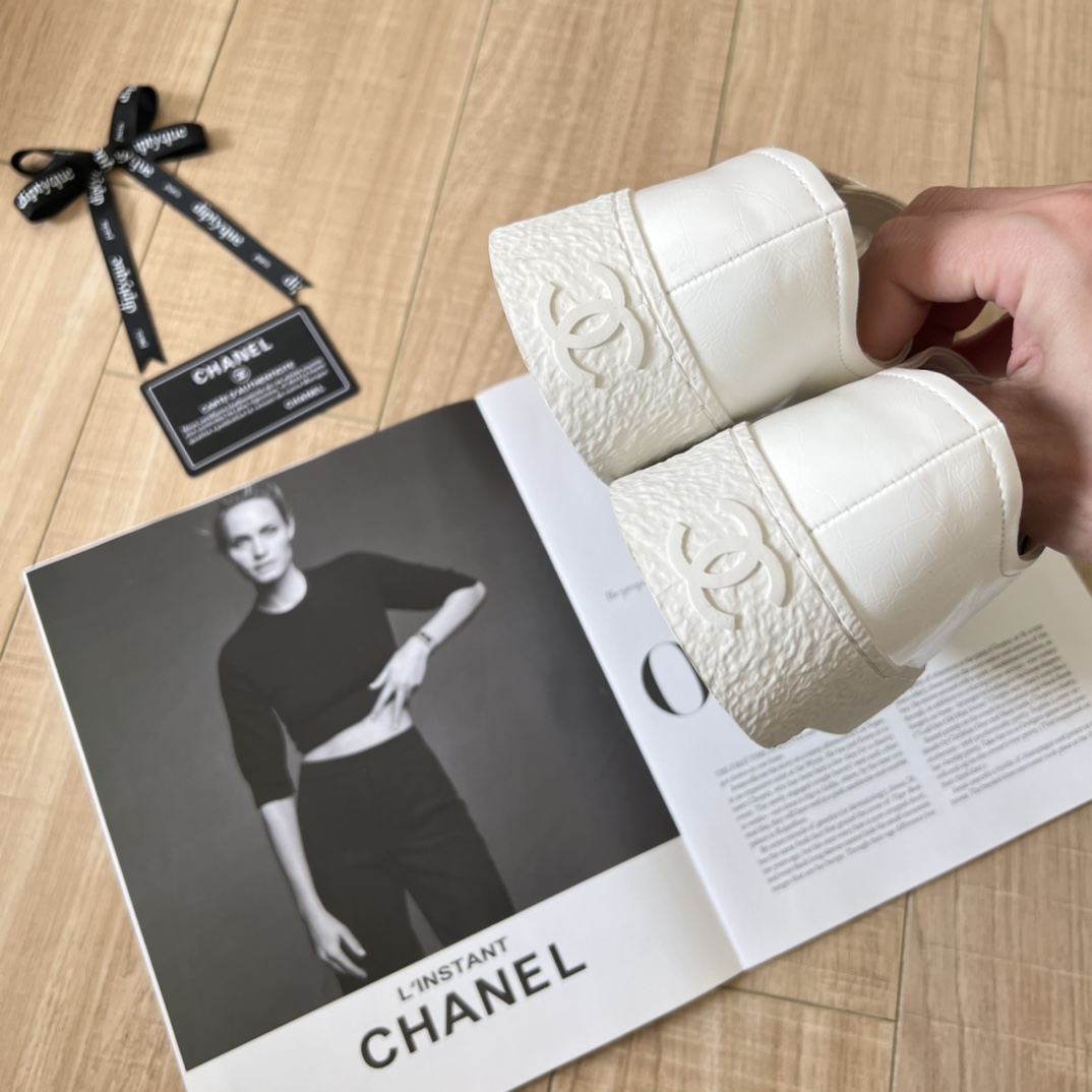 CHANEL WOMEN'S SNEAKERS CC TRAINERS IN WHITE - Image 8