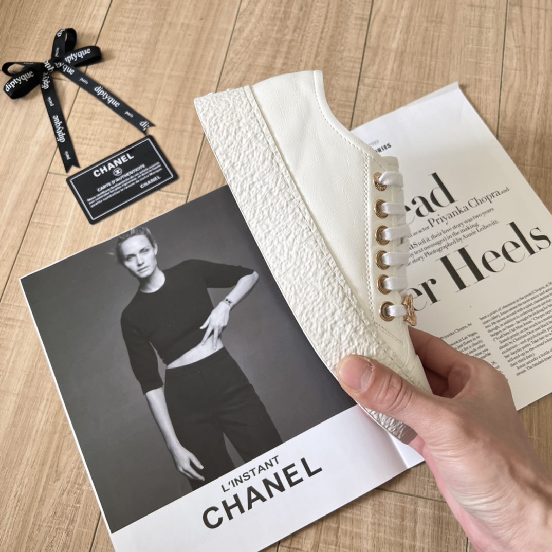 CHANEL WOMEN'S SNEAKERS CC TRAINERS IN WHITE - Image 4