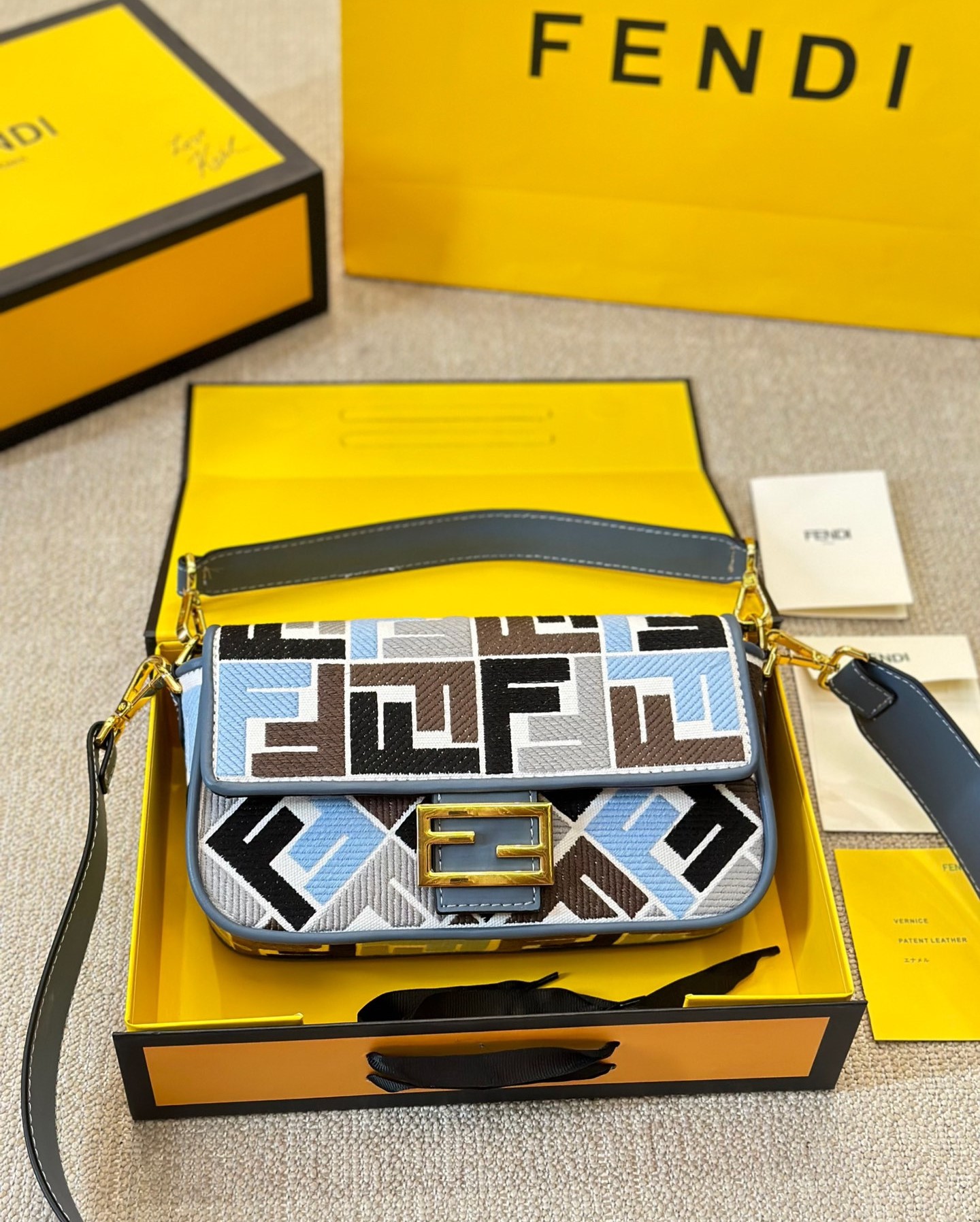 FENDI BAGUETTE FF EMBROIDERED SHOULDER BAG MULTICOLOR 26CM - Image 4