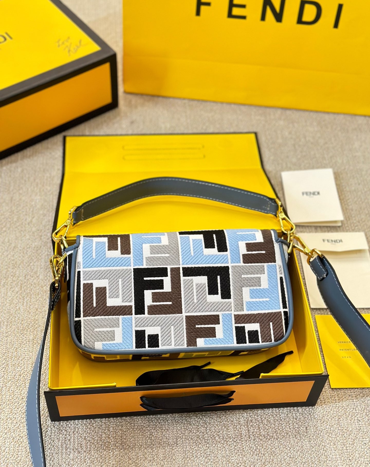 FENDI BAGUETTE FF EMBROIDERED SHOULDER BAG MULTICOLOR 26CM - Image 5