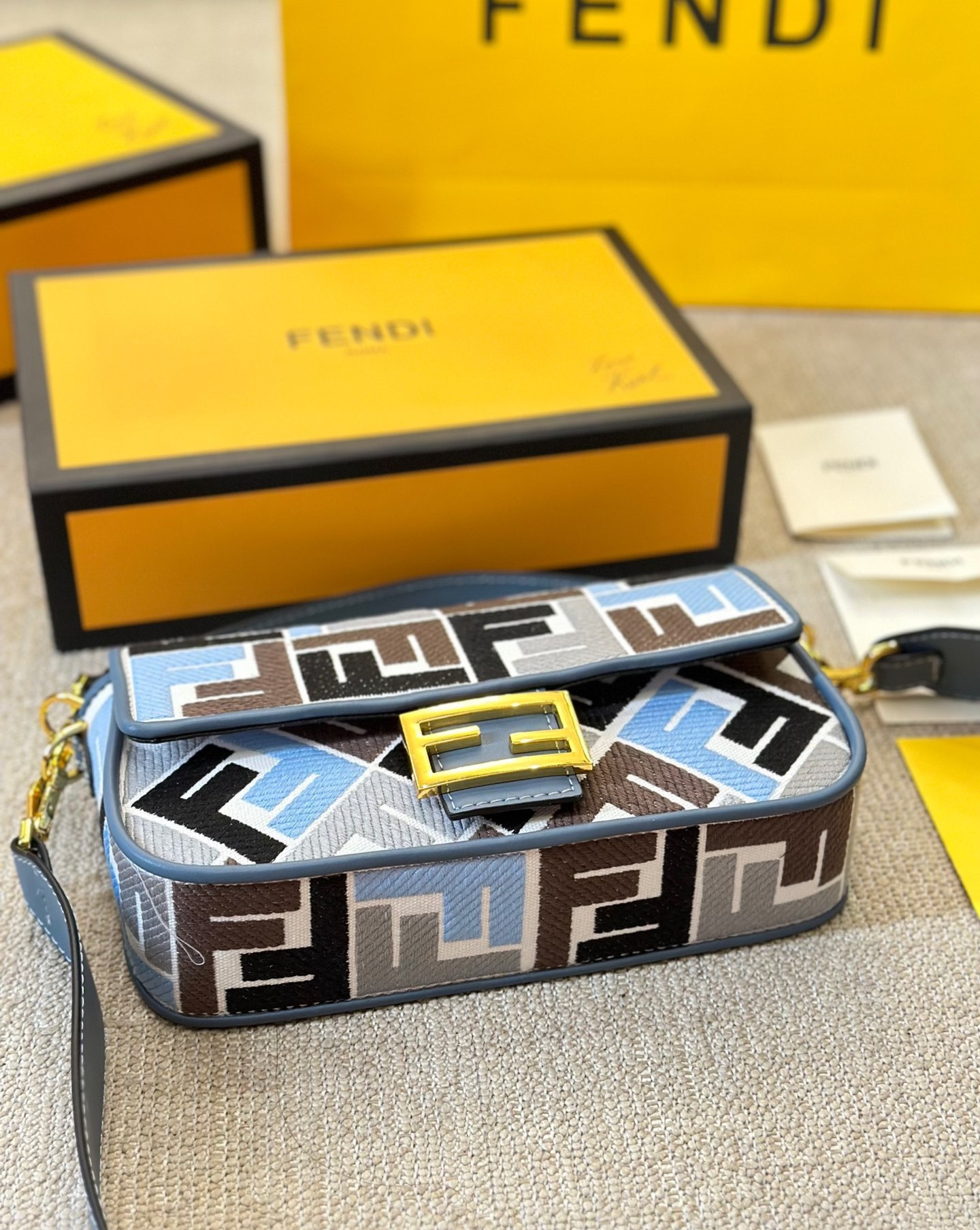 FENDI BAGUETTE FF EMBROIDERED SHOULDER BAG MULTICOLOR 26CM - Image 6