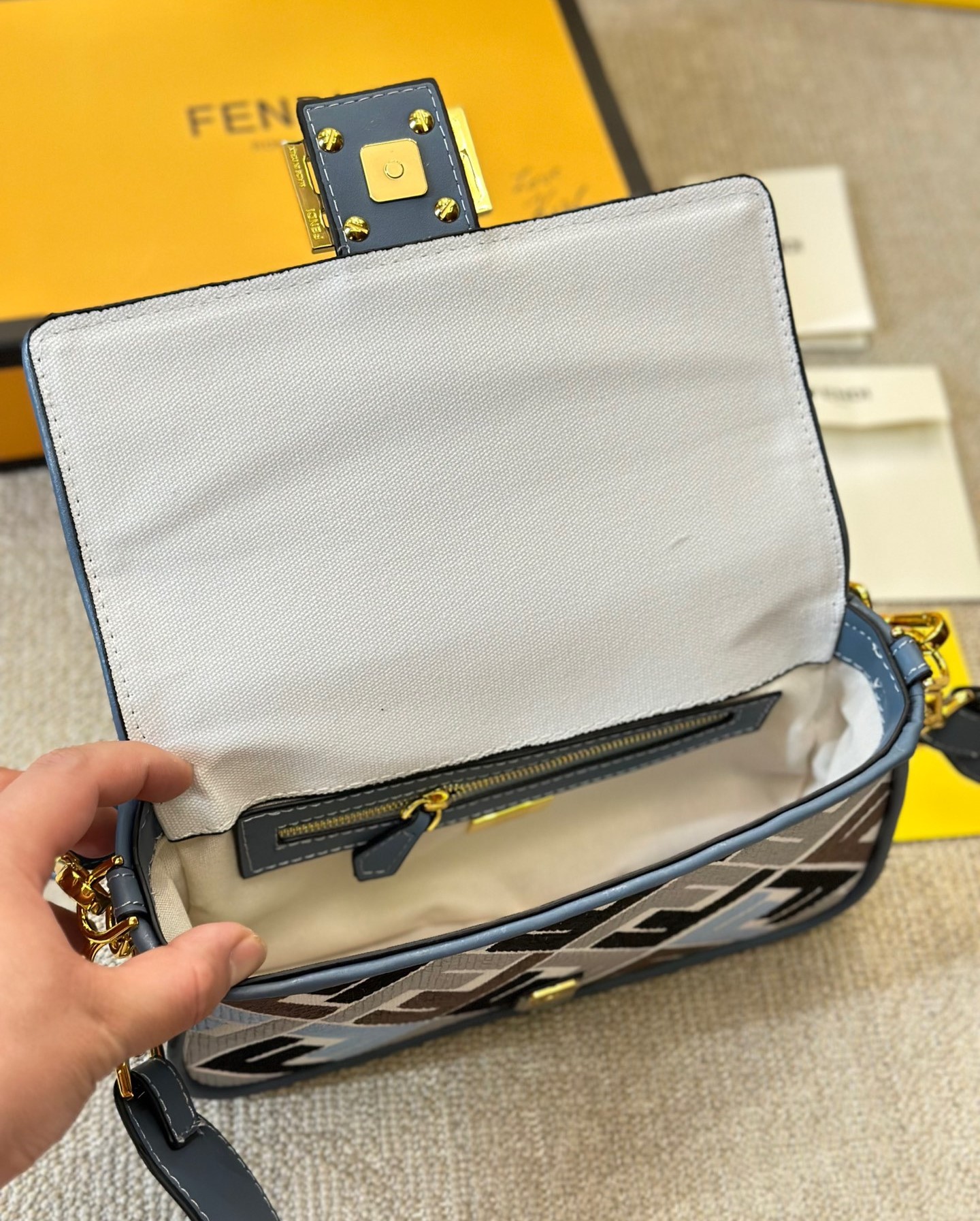 FENDI BAGUETTE FF EMBROIDERED SHOULDER BAG MULTICOLOR 26CM - Image 9