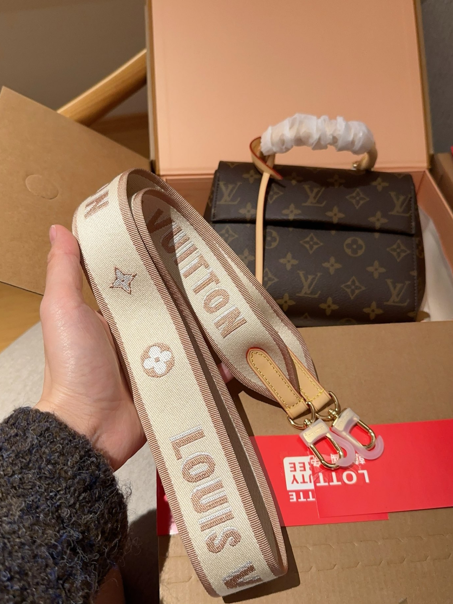 LOUIS VUITTON CLUNY MINI MONOGRAM BROWN 25CM M46055 - Image 3