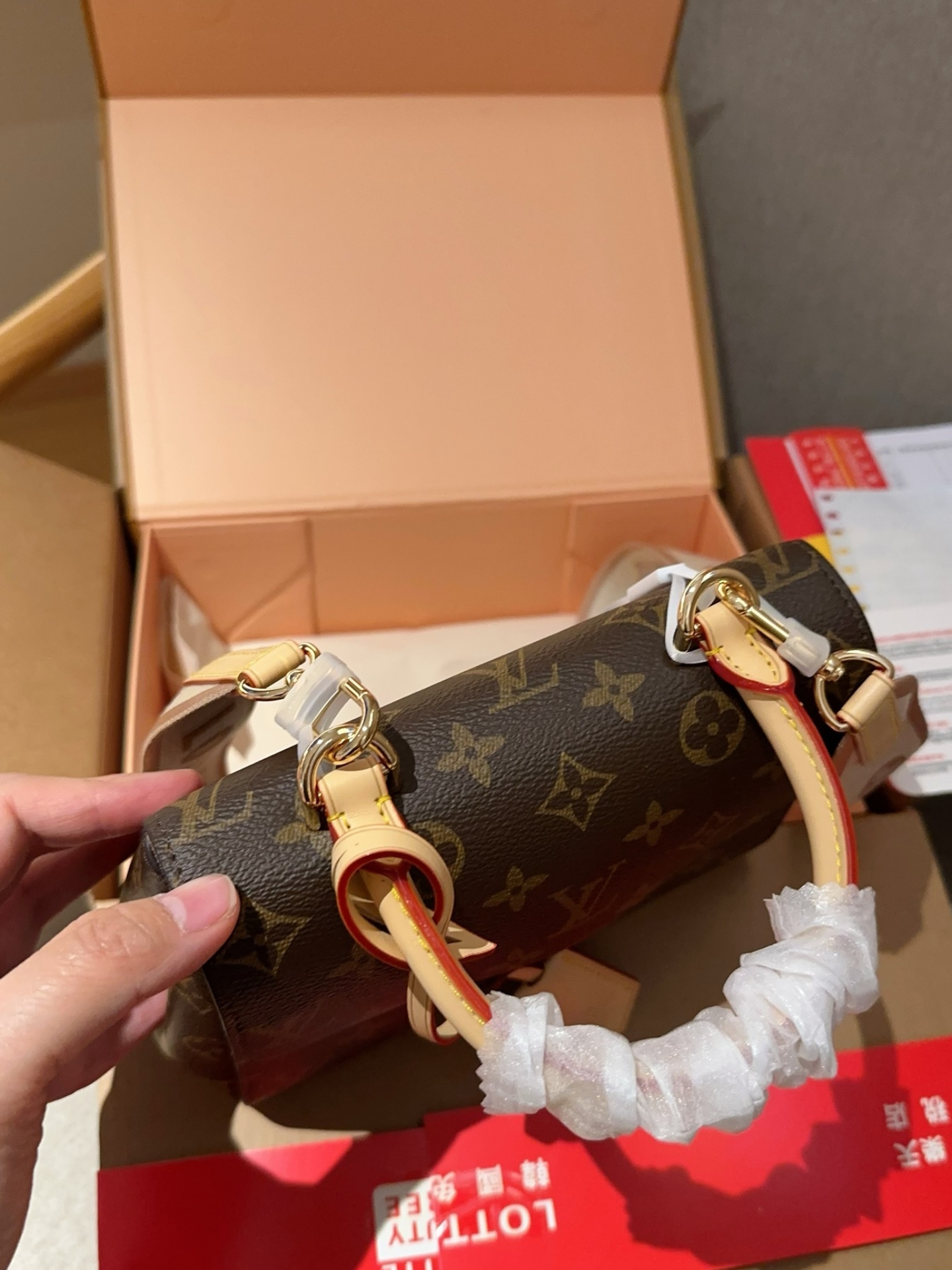 LOUIS VUITTON CLUNY MINI MONOGRAM BROWN 25CM M46055 - Image 4