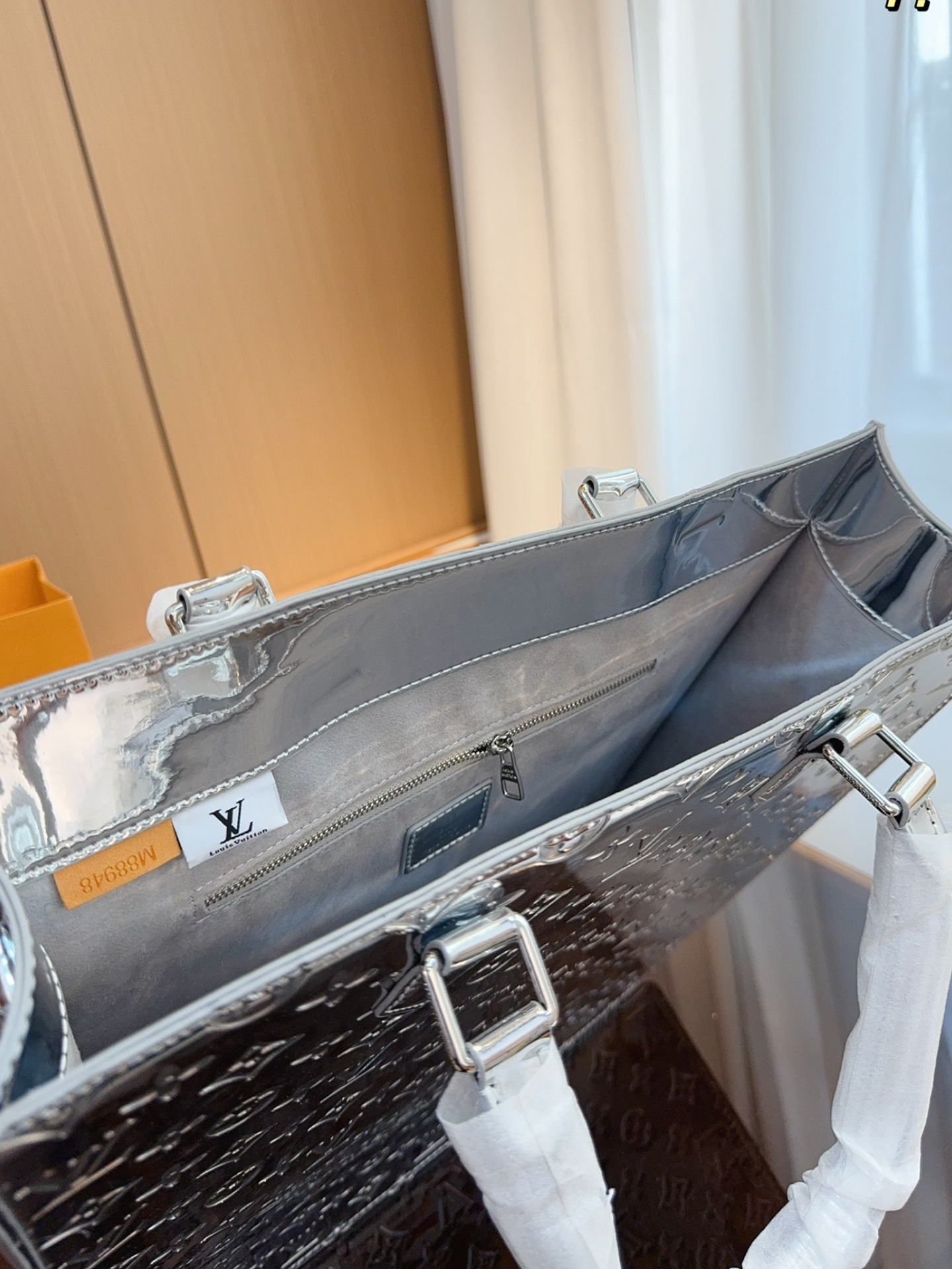 LOUIS VUITTON SAC PLAT TOTE MONOGRAM MIROIR SILVER 36CM - Image 4