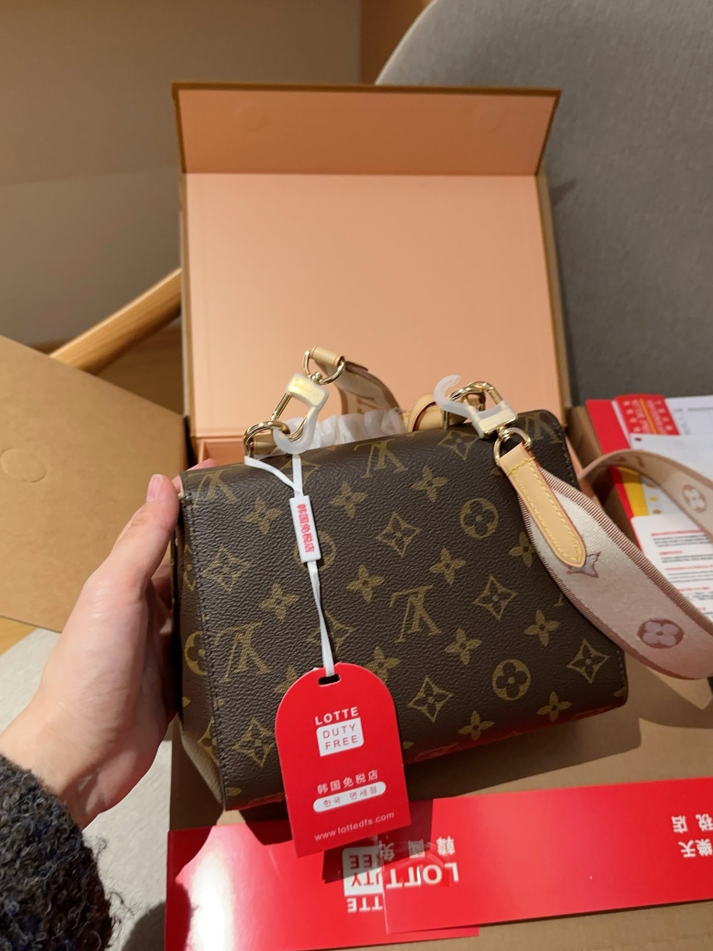 LOUIS VUITTON CLUNY MINI MONOGRAM BROWN 25CM M46055 - Image 6