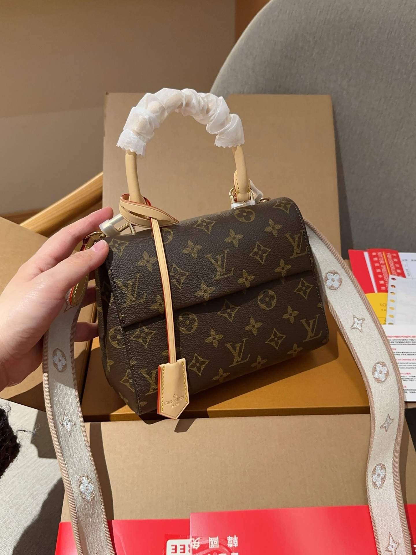 LOUIS VUITTON CLUNY MINI MONOGRAM BROWN 25CM M46055 - Image 9