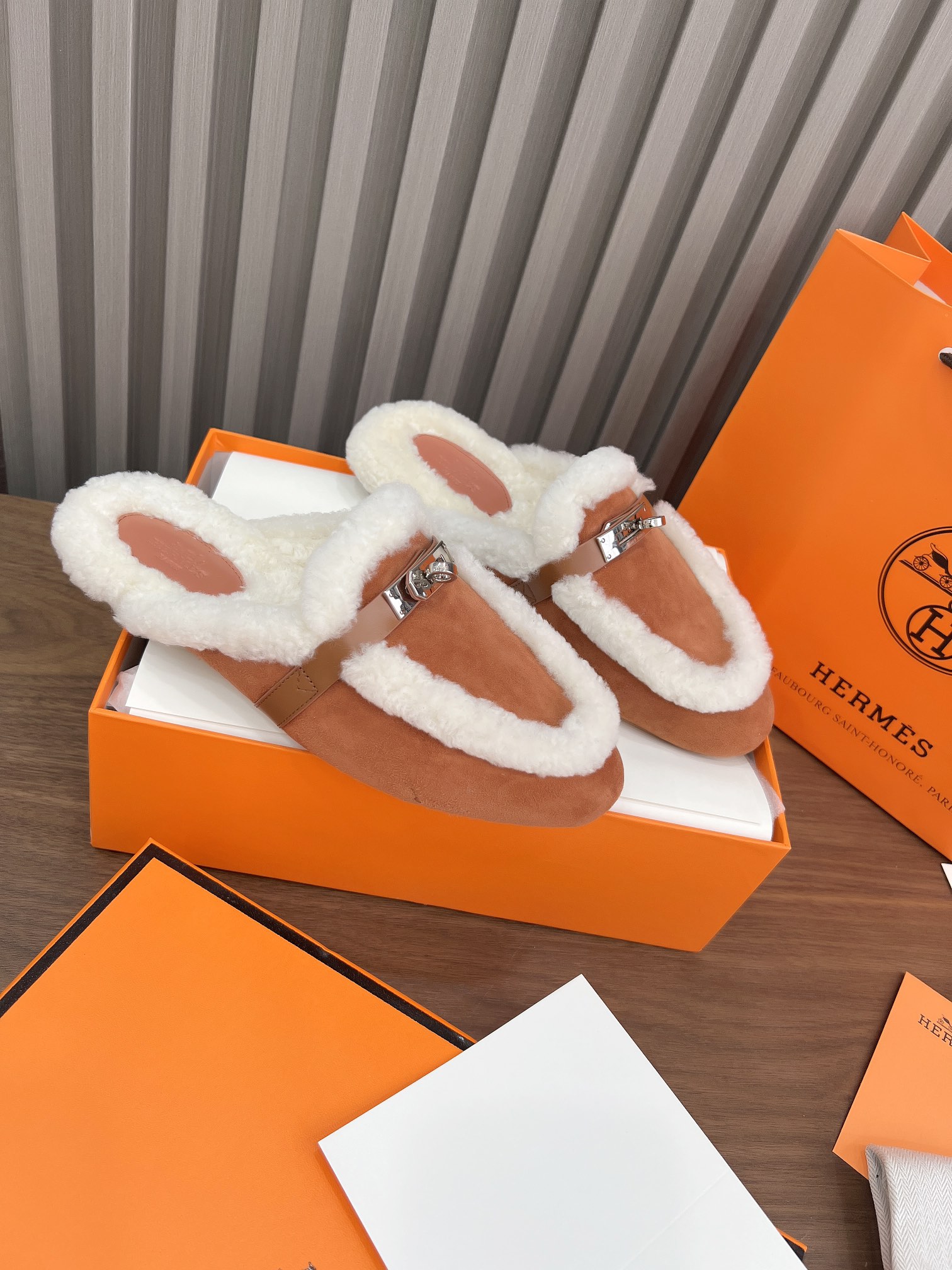 HERMES OZ MULE SHEARLING BROWN WHITE - Image 2